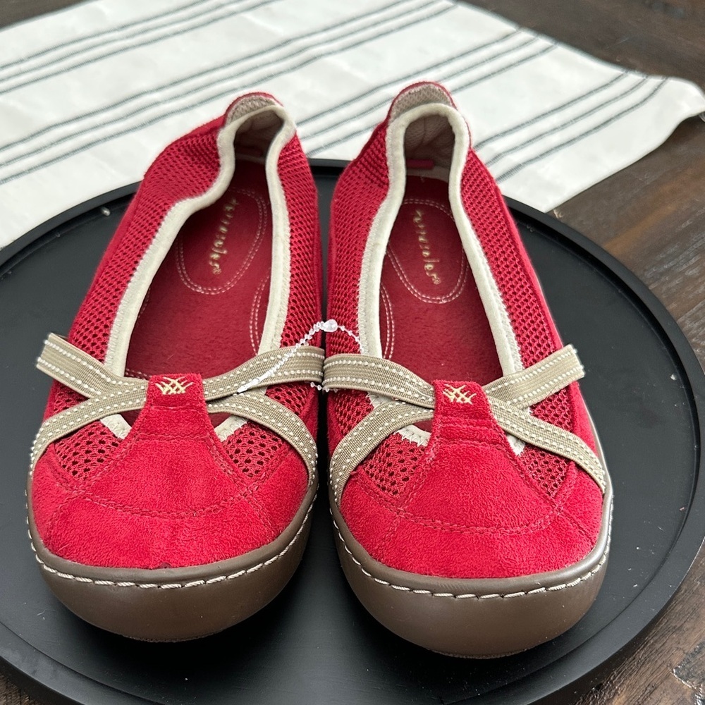 Red and Cream Terrasole Slip-On Shoes NWOT size 8